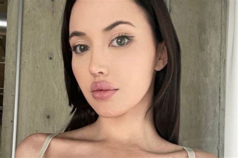 Model says shes single because men are too scared。